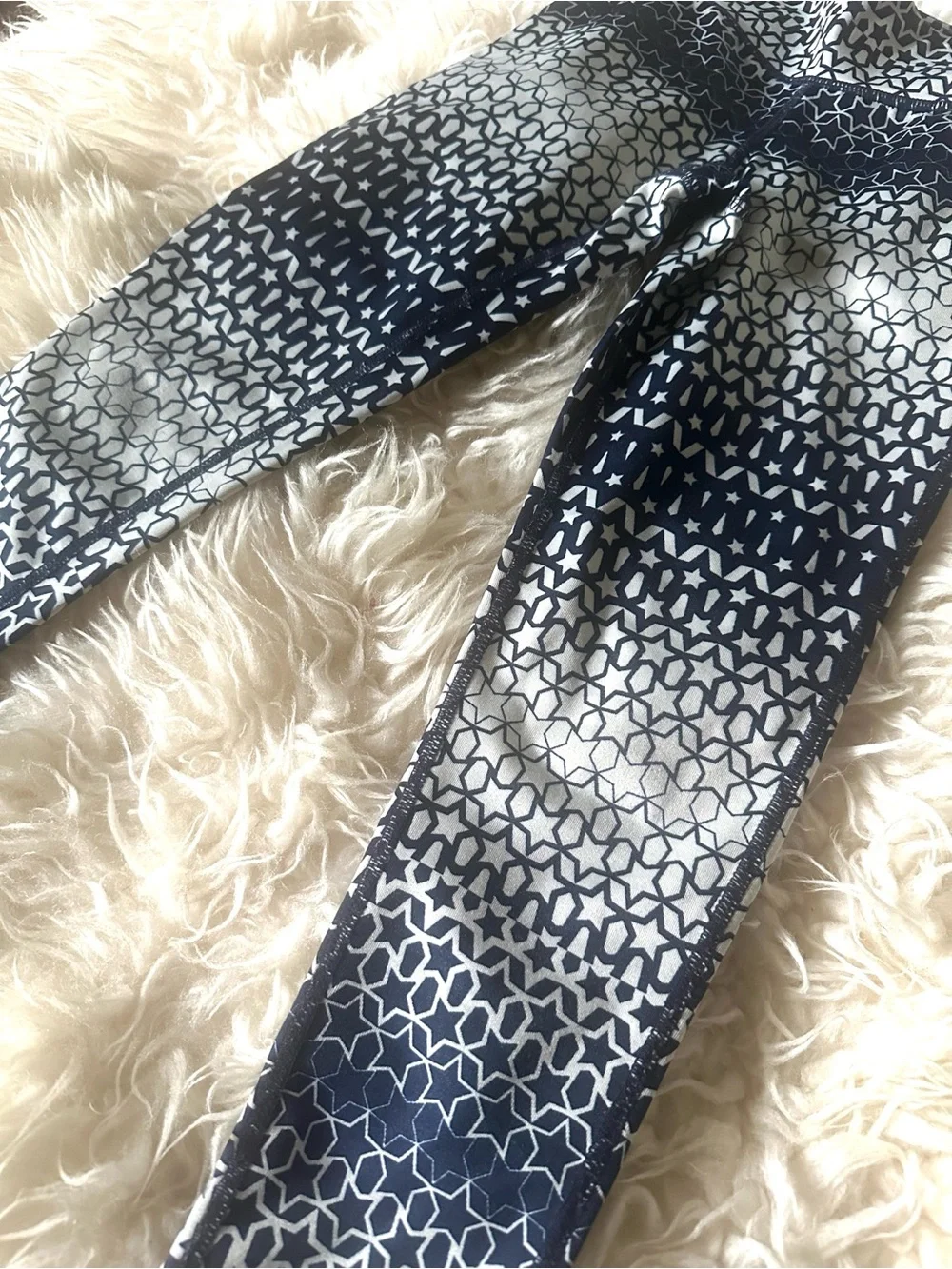 GAP Girls’ Navy and Star Print Active Leggings   Size small(6-7)